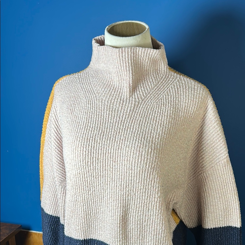 Colorblock Turtleneck Sweater - Picture 2 of 7